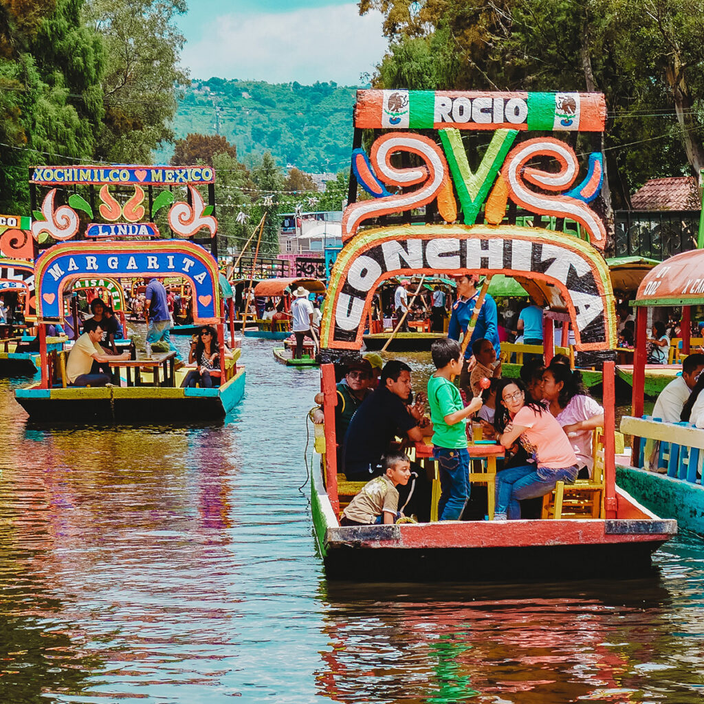 Boote auf dem Xochimilco-See